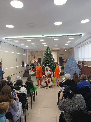 25 декабря 2024г. в РДК ст.Алексеевской проведено два праздничных новогодних мероприятия для детей из семей участников СВО