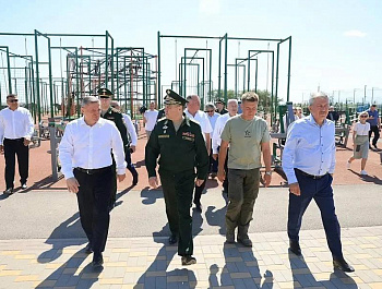 Губернатор Андрей Бочаров и замглавы Минобороны Александр Санчик посетили волгоградский центр «Юный ястреб»