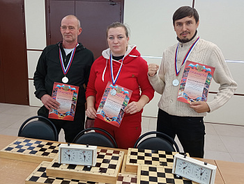 29 ноября в малом зале районного дома культуры ст. Алексеевской прошли районные командные соревнования по шахматам среди работников образования